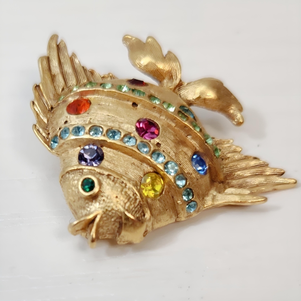 Vintage Butler and Wilson Multi color Crystal Pave Gold tone Fish Brooch Pin - Picture 3 of 10